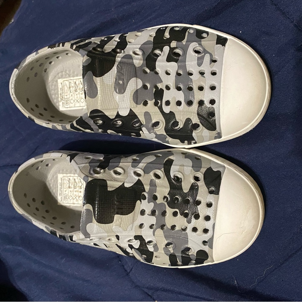 Brand new Natives size toddler size 6